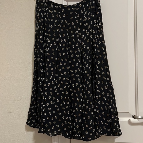 Jones New York Dresses & Skirts - Jones New York Collection vintage petite silk skirt